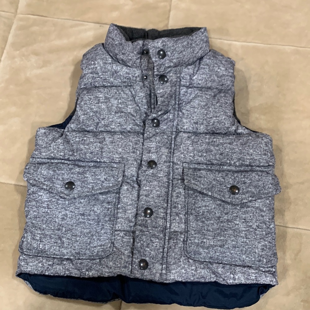 Baby Gap gray puffer vest. Size 3.